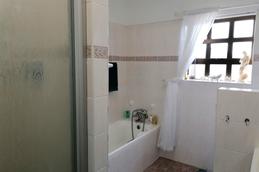 5 Bedroom Property for Sale in Stilbaai Wes Western Cape